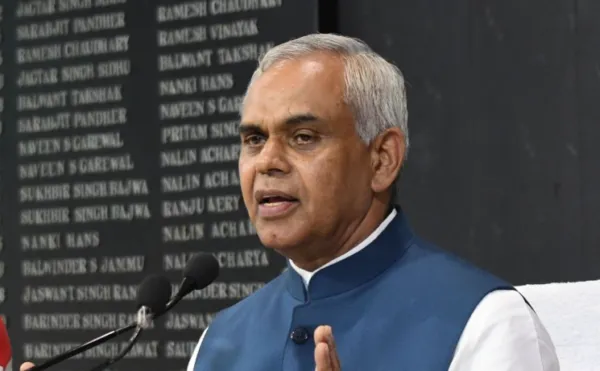 'महाराष्ट्र देशातील अग्रणी औद्योगिक राज्य'