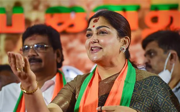 சிகிச்சைக்காக சிங்கப்பூர் செல்லும் குஷ்பு-  என்னாச்சு உடம்புக்கு?