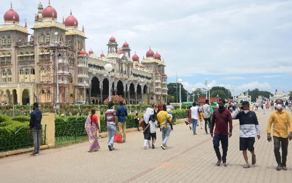 ಮೈಸೂರಿನತ್ತ ಪ್ರವಾಸಿಗರ ದಂಡು.