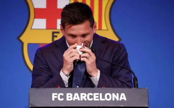 ಕಣ್ಣೀರು ಹಾಕುತ್ತಾ ಬಾರ್ಸಿಲೋನಾ ಎಫ್ಸಿ ತಂಡ ತೊರೆದ ಲಯೊನೆಲ್ ಮೆಸ್ಸಿ