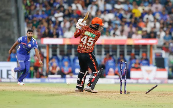 [Watch]: Jasprit Bumrah Shatters Heinrich Klaasen's Stumps with a Lethal Delivery in MI vs SRH Clash