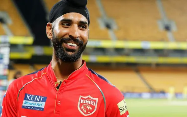 [Watch]-Harpreet Brar Exposes 'Fake Fan' In Hilarious Viral Video