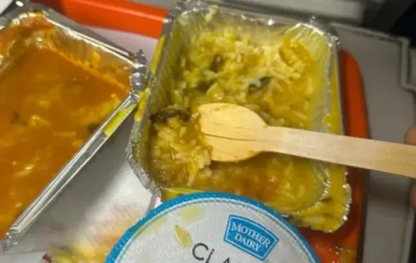 বন্দে ভারতের খাবারে আরশোলা! সরবরাহকারী সংস্থাকে ১০ লাখ টাকা জরিমানা আইআরসিটিসি-র