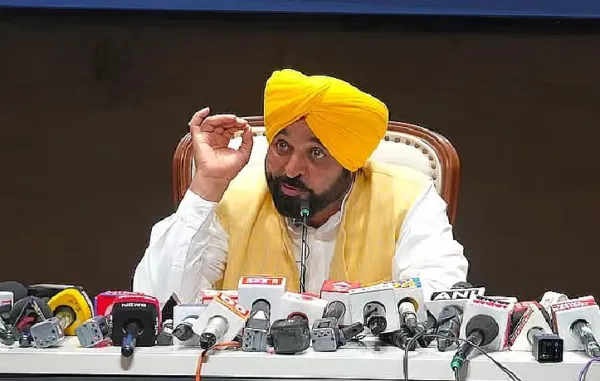 ਮੁੱਖ ਮੰਤਰੀ ਮਾਨ ਨੇ ਘੱਟੋ-ਘੱਟ ਉਜਰਤਾਂ ਵਿੱਚ 15% ਵਾਧੇ ਦਾ ਐਲਾਨ ਕੀਤਾ, ਝੂਠੇ ਦਾਅਵਿਆਂ 'ਤੇ ਵਿਸ਼ਵਾਸ ਪ੍ਰਸਤਾਵ ਲਿਆਂਦਾ