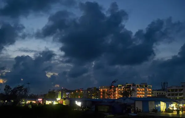 দক্ষিণবঙ্গে কালবৈশাখীর স্বস্তি, তবে ফের বাড়বে তাপমাত্রা; উত্তরবঙ্গেও বৃষ্টির পূর্বাভাস