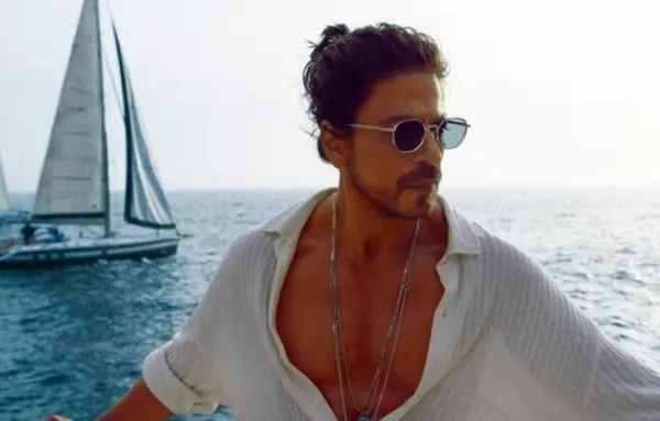 In which stream did Shahrukh Khan pass 12th? Know how many marks he got in which subject?