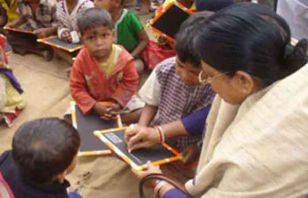 केंद्र सरकारच्या विमा योजनेचा लाभ न मिळाल्याने अंगणवााडी कर्मचारी नाराज