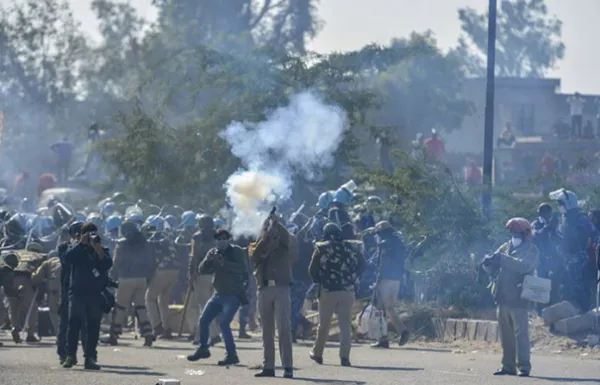 शेतकरी दिल्लीत घुसले, मोदी सरकार अखेर नमले