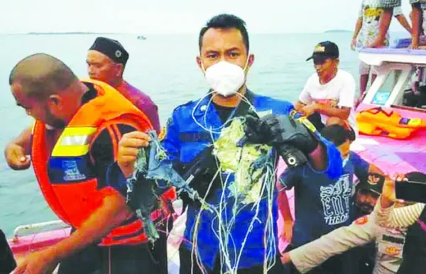 नवीन वर्षाचा आरंभही दुःखदायक; श्रीविजया एअरलाइन्सचे विमान समुद्रात कोसळले