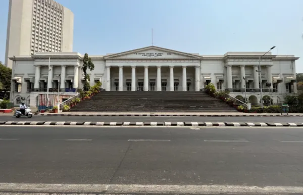 धर्मादाय आयुक्तांच्या आदेशाला  उच्च न्यायालयाची स्थगिती, एशियाटिक निवडणूक. 16 एप्रिलला पुन्हा सुनावणी