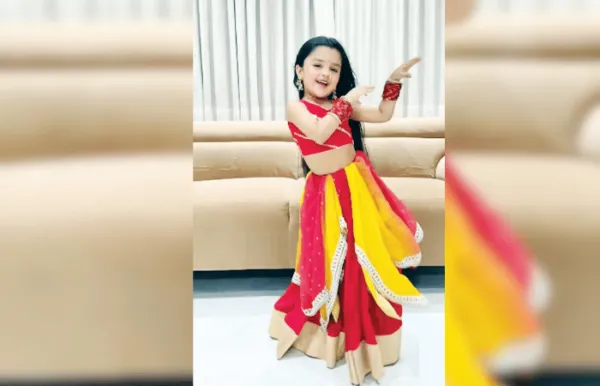 ट्रेंड - लाल कलरची बांगडी गाण्यावर चिमुकलीचा भन्नाट डान्स