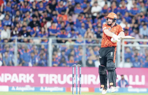 हैदराबादने केले मुंबईला बाद, 244 धावांच्या डोंगरानंतरही मुंबईचा सहावा पराभव; सलामीवीर रायन रिकल्टनची नाबाद शतकी खेळी वाया
