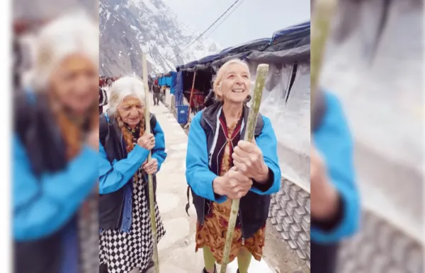 ट्रेंड - केदारनाथ यात्रेतील 'त्या' दोघी.