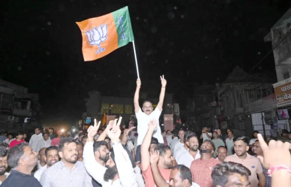 विधानपरिषदेसाठी विवेक कोल्हेंचे नाव येताच कोपरगावमध्ये जल्लोष