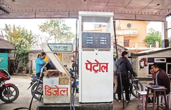 महागाईचा बॉम्ब फुटणार! रुपयाची नीचांकी गटांगळी कच्च्या तेलाची उच्चांकी उसळी