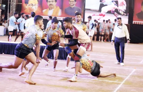 कबड्डीच्या पंढरीत थराराची वारी; मिडलाईन, युनियन बँक, रेल्वे, नौदलाचे विजय; तामीळनाडू क्लब-डीपीयू पुणे लढत बरोबरीत