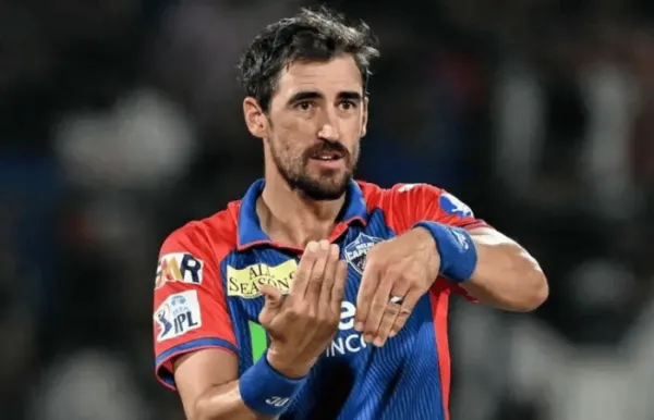 IPL 2026 -  विजयरथावर आरूढ दिल्लीला मोठा धक्का; प्रमुख वेगवान गोलंदाज मिचेल स्टार्कचं पुनरागमन लांबलं