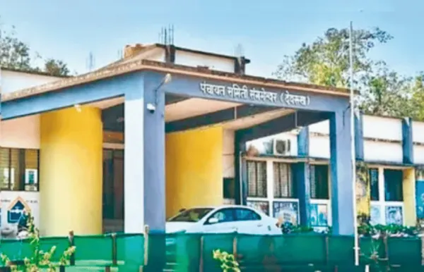 Ratnagiri News - कामगारांना 6 महिन्यांपासून पगार नाही; संगमेश्वर पंचायत समितीचे कंत्राटी कर्मचाऱ्यांचे 'काम बंद' आंदोलन