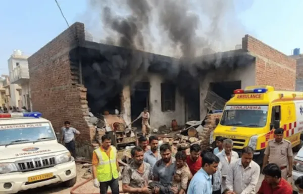 स्वयंपाक सुरू असताना गॅस सिलिंडरचा स्फोट, सात जण होरपळले