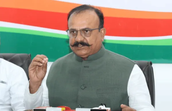 काँग्रेस कोणत्याही परिस्थितीत बारामतीत माघार घेणार नाही, भाजप नेत्यांशी चर्चा नाही