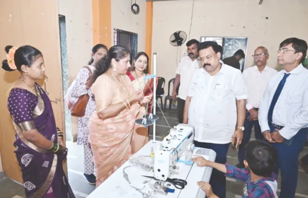 आरेतील आदिवासी महिला होणार स्वावलंबी, मोफत शिलाई प्रशिक्षण केंद्राचा शुभारंभ