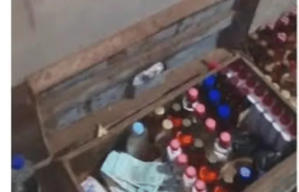 नाटे परिसरात अवैध गोवा दारू विक्रीवर ग्रामस्थांची धाड; गोवा बनवटीचा साठा सापडला