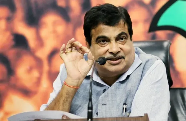 പ്രത്യേക മതത്തെയല്ല, നിയമവിരുദ്ധമായ നുഴഞ്ഞുകയറ്റത്തെയാണ് ബിജെപി എതിര്‍ക്കുന്നത് ; മമതയടക്കമുള്ള പ്രതിപക്ഷ നേതാക്കളുടെ വായടപ്പിച്ച്‌ ഗഡ്കരിയുടെ മറുപടി