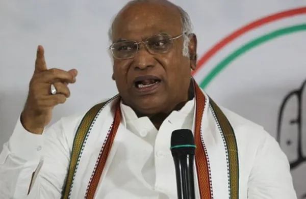 MALLIKARJUN KHARGE: ಮೋದಿ ವಿರುದ್ಧ ಅವಹೇಳನಕಾರಿ ಹೇಳಿಕೆ, ಖರ್ಗೆಗೆ ಚುನಾವಣಾ ಆಯೋಗ ನೋಟೀಸ್