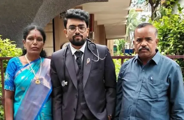 ಸೆಕ್ಯೂರಿಟಿ ಗಾರ್ಡ್ ಮಗ ಈಗ ಡಾಕ್ಟರ್: ತಂದೆಯ ಬೆವರಿನ ಹನಿಗೆ ಮಗನಿಂದ ಸಿಕ್ಕ ಅದ್ಭುತ ಉಡುಗೊರೆ!