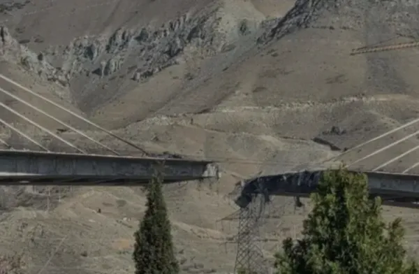 ಇರಾನ್ ಮೇಲೆ ಅಮೆರಿಕದ ವಾಯುದಾಳಿ: ಬೃಹತ್ ಸೇತುವೆ ಧ್ವಂಸ, ಎಂಟು ಸಾವು; "ಇದು ಕೇವಲ ಆರಂಭವಷ್ಟೇ" ಎಂದು ಗುಡುಗಿದ ಡೊನಾಲ್ಡ್ ಟ್ರಂಪ್!