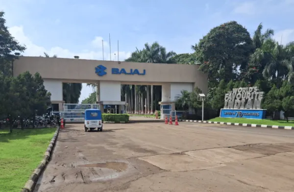 Bajaj Auto Sees Strong EV Growth as Fuel Price Concerns Lift Demand  | Autocar Professional