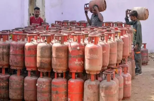 ಎಲ್‌ಪಿಜಿ ಪೂರೈಕೆ ಬಿಕ್ಕಟ್ಟು: ಪ್ರಮುಖ ಕೈಗಾರಿಕೆಗಳಿಗೆ ಶೇ.70ರಷ್ಟು ಹಂಚಿಕೆಗೆ ಕೇಂದ್ರದ ಸೂಚನೆ