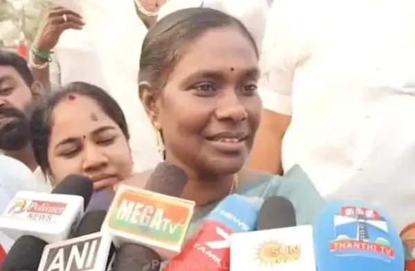 "விஜய் களத்திற்கு வந்துவிட்டார் ஆனால் அவர் மீது தர்பீஸ் வீசுகிறார்கள்"- காளியம்மாள்