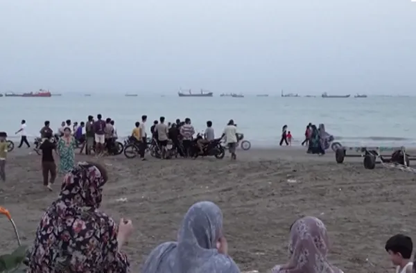 ٹرمپ کے آبنائے ہرمز کھلنے کے دعوے کو ایرانی میڈیا نے ''حقیقت سے دور'' قرار دیا