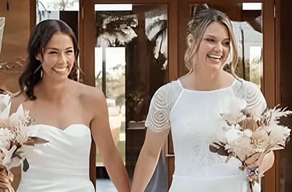 Cricket World Celebrates as England's Amy Jones Marries Australia's Piepa Cleary