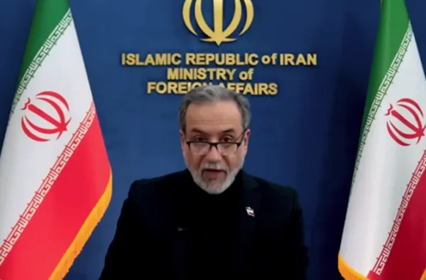 ایران کا آبنائے ہرمز پر امریکہ و یو اے ای کو انتباہ:سیاسی بحران کا فوجی حل نہیں