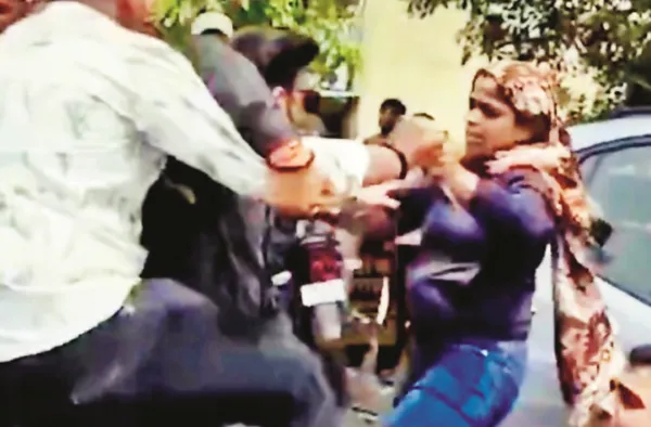 قسط ادا نہ کرنے پر ریکوری ایجنٹوں کے ہاتھوں صارف کی پٹائی