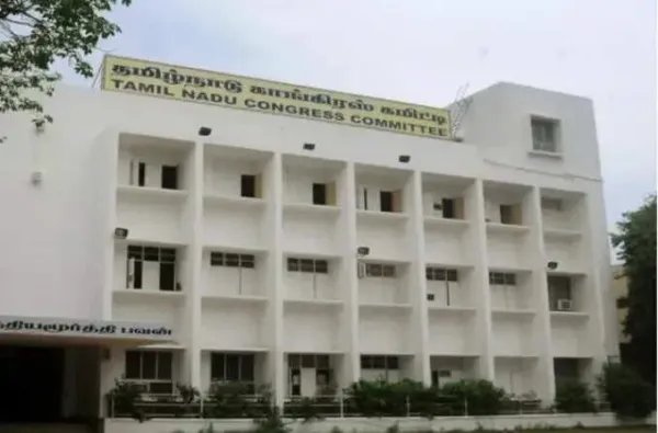 தவெக-வுடன் கூட்டணியா? காங்கிரஸில் வெடித்தது கலகம் - முக்கிய நிர்வாகிகள் ராஜினாமா! "சந்தர்ப்பவாத அரசியல்" என விளாசல்!