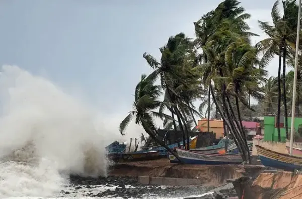బంగాళాఖాతంలో వాయుగుండం.. ఏపీకి భారీ వర్ష సూచన