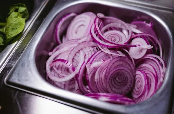 Benefits of Eating Raw Onion: As soon as the summer starts, start eating raw onion; you get amazing benefits.