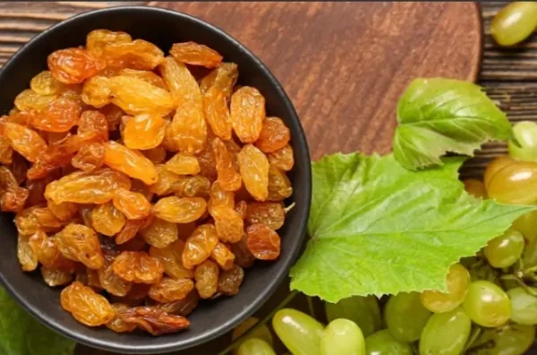 বাজার থেকে কিনতে হবে না, ঘরে এই ২ সহজ পদ্ধতিতে বানিয়ে নিন কিশমিশ