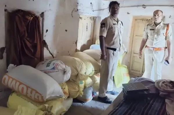 కాకినాడ యాంకరేజ్ పోర్టులోఆకస్మిక తనిఖీలు - భారీగా బియ్యం నిల్వల గుర్తింపు