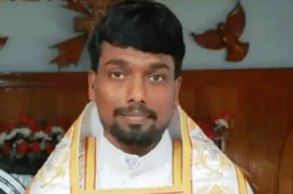 ಯುವತಿಯೊಂದಿಗೆ ಸರಸ ಬಹಿರಂಗ: ಕನ್ಯಾಕುಮಾರಿಯ ಯುವ ಪಾದ್ರಿ ಬೆಂಗಳೂರಲ್ಲಿ ಅರೆಸ್ಟ್