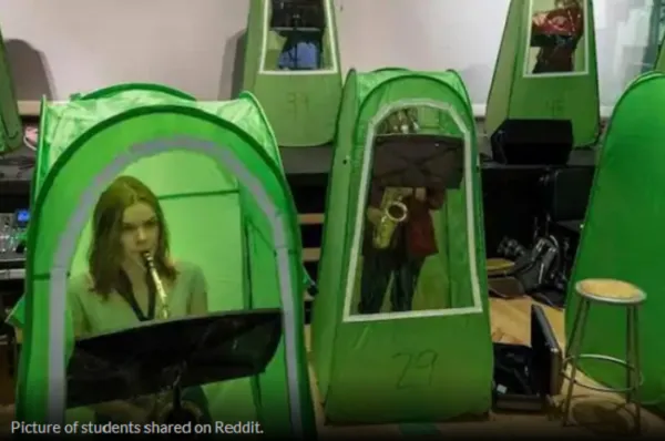 ಕೊರೊನಾದಿಂದ ಪಾರಾಗೋಕೆ ಸಂಗೀತ ಶಾಲೆಯಲ್ಲಿ ಮಾಡಲಾಯ್ತು ವಿಚಿತ್ರ ಪ್ಲಾನ್..!