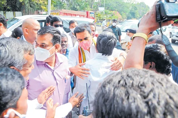 'చిచ్చా' నోట యువరాజు పట్టాభిషేకం మాట