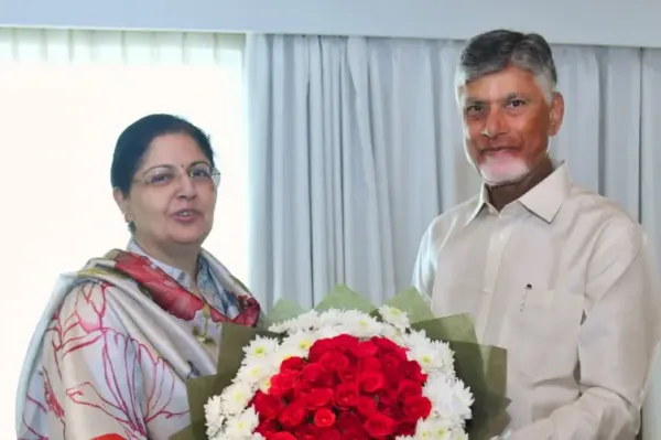ఏపీ హైకోర్టు సీజే జస్టిస్ లీసా గిల్‌తో సీఎం చంద్రబాబు భేటీ