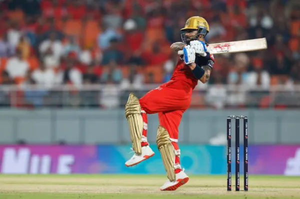 [WATCH]-Anushka Sharma Cheers as Virat Kohli Smashes Trademark Flick Six Off Kagiso Rabada in IPL 2026 Final