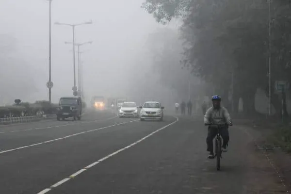 Weather Update: তাপমাত্রা নামতে পারে আরও একটু, জেনে নিন গোটা দিন কেমন কাটবে