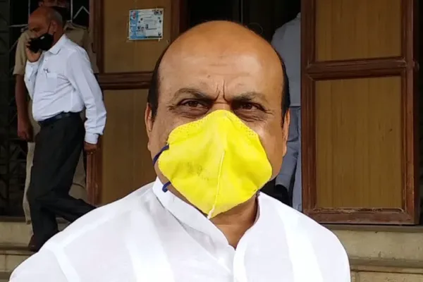 ಕೊರೊನಾ ಸಂದರ್ಭದಲ್ಲಿ ರಾಜಕಾರಣ ಮಾಡುವುದು ಸರಿಯಲ್ಲ :ಸಚಿವ ಬಸವರಾಜ ಬೊಮ್ಮಾಯಿ