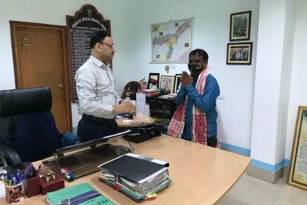 Senior Maoist Leader Surrenders Before Assam Police